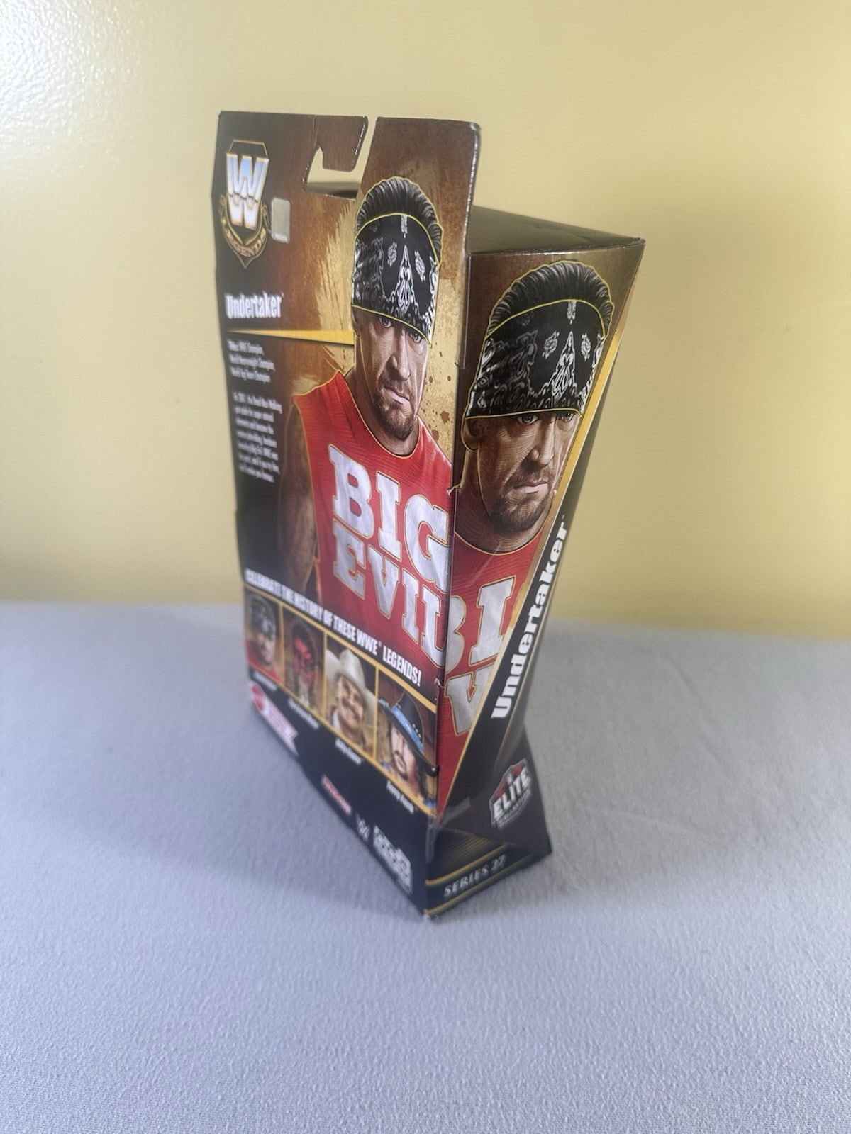 WWE LEGENDS Elite Collection: UNDERTAKER  Series 27 - Red Big Evil Shirt (NEW)