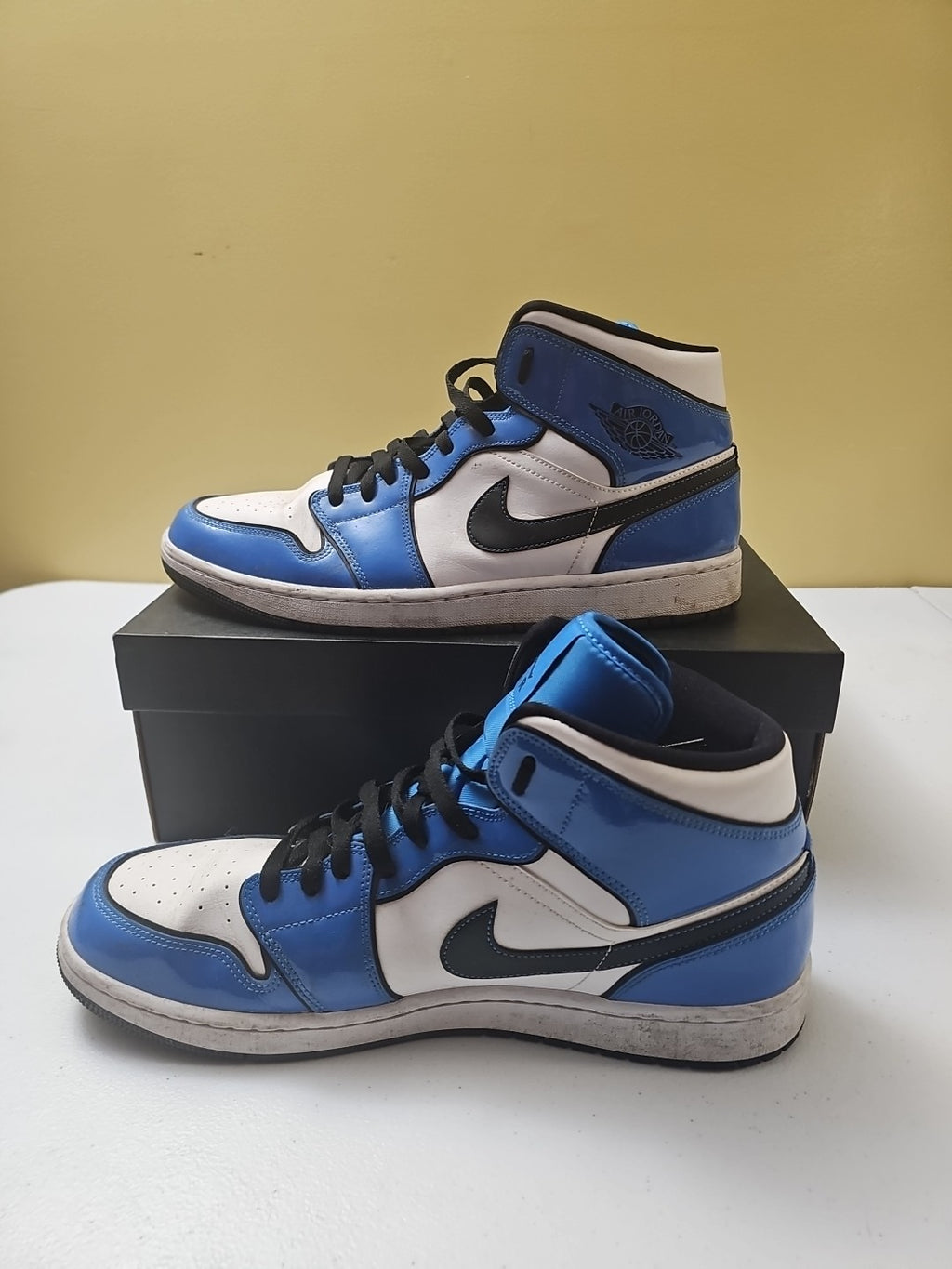 Size 13 - Air Jordan 1 SE Mid Signal Blue