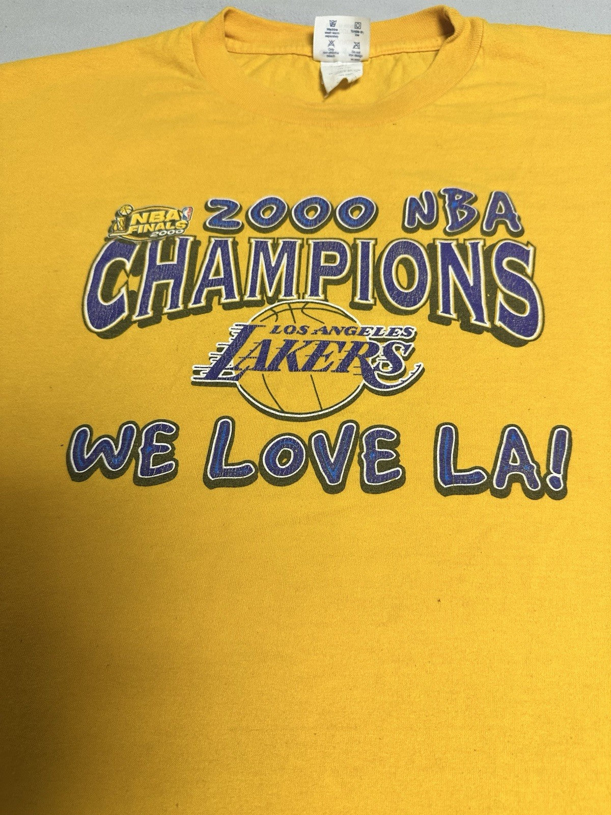 Vintage Los Angeles Lakers T-Shirt Adult XL Yellow NBA Champions 2000 Kobe Shaq